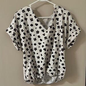 MELLODAY Cream and Black Floral V-Neck Blouse